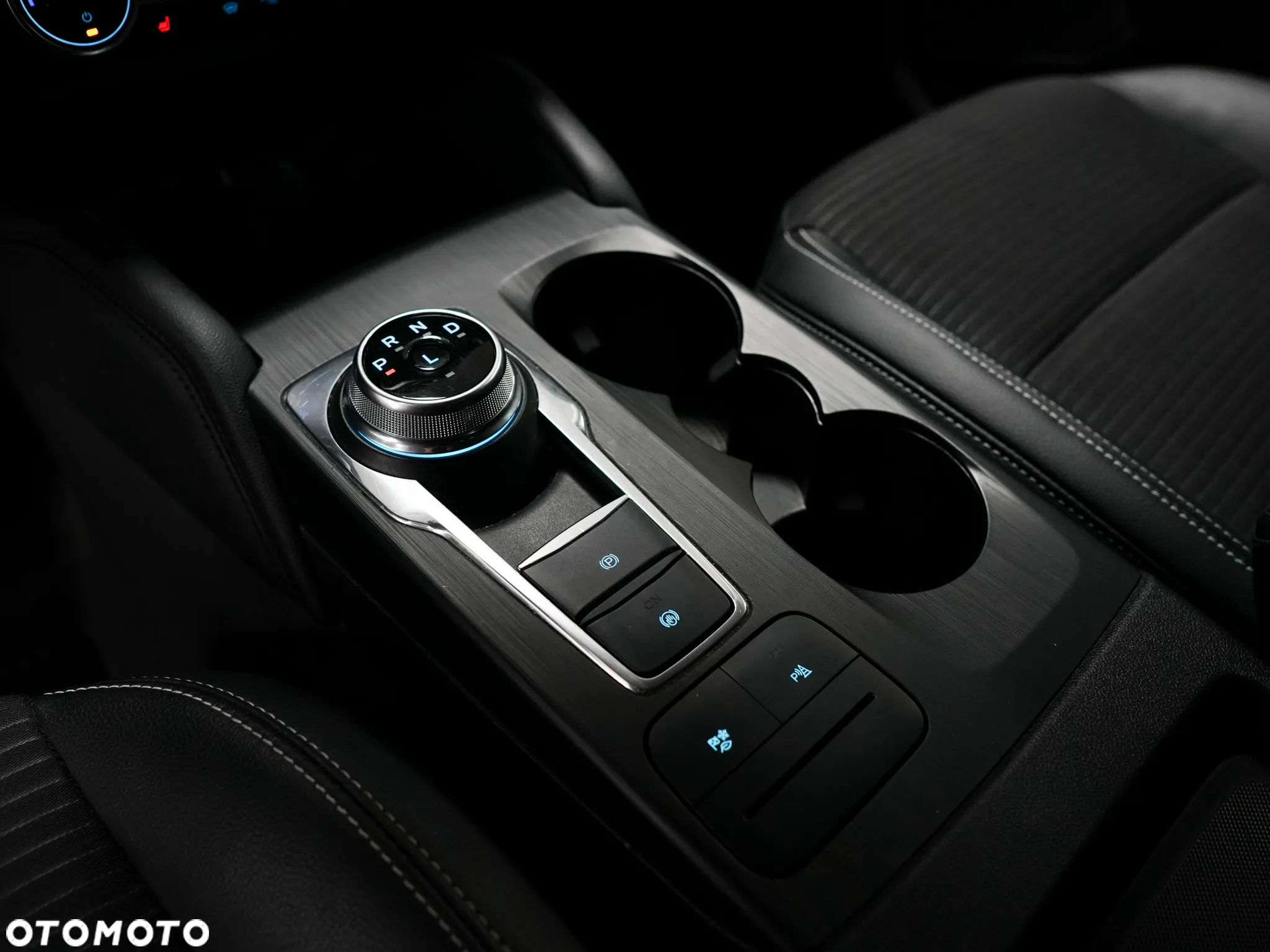 Ford Kuga - 24
