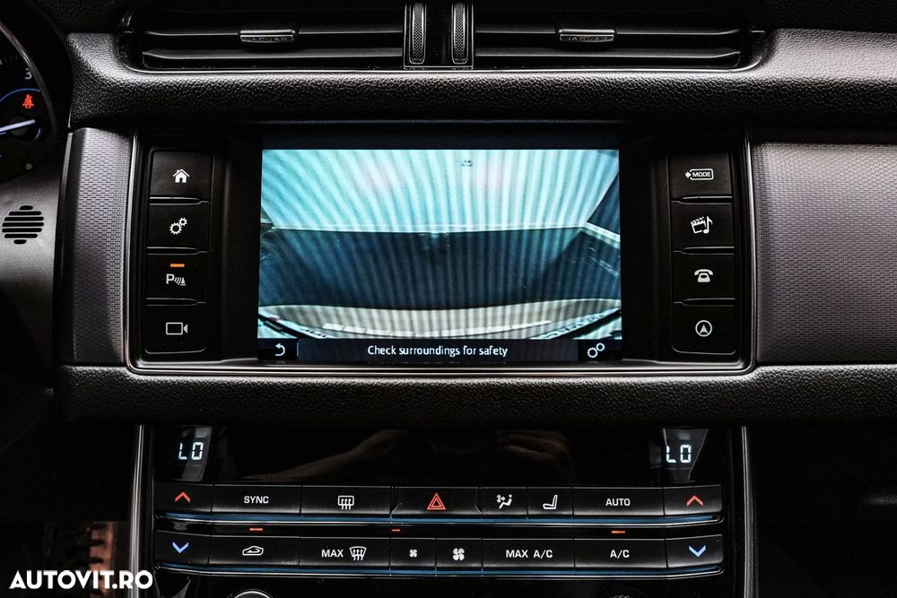 Jaguar XF 20d RWD E-Performance R-Sport - 22