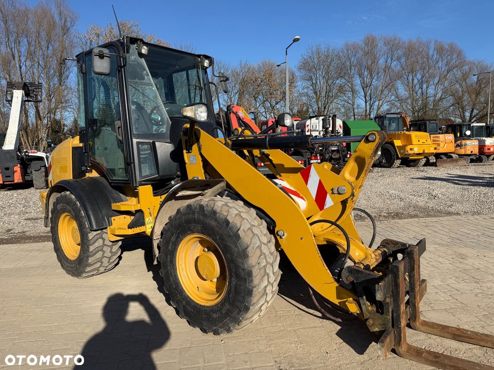 Caterpillar 908M - 14
