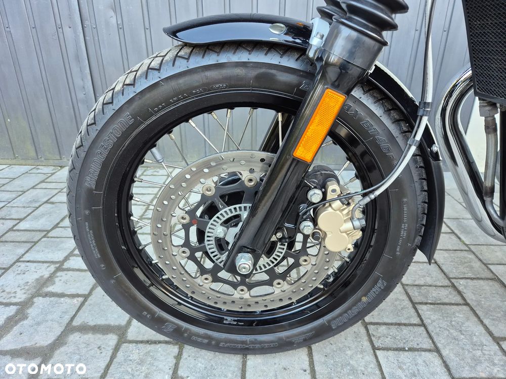 Royal Enfield Interceptor - 23