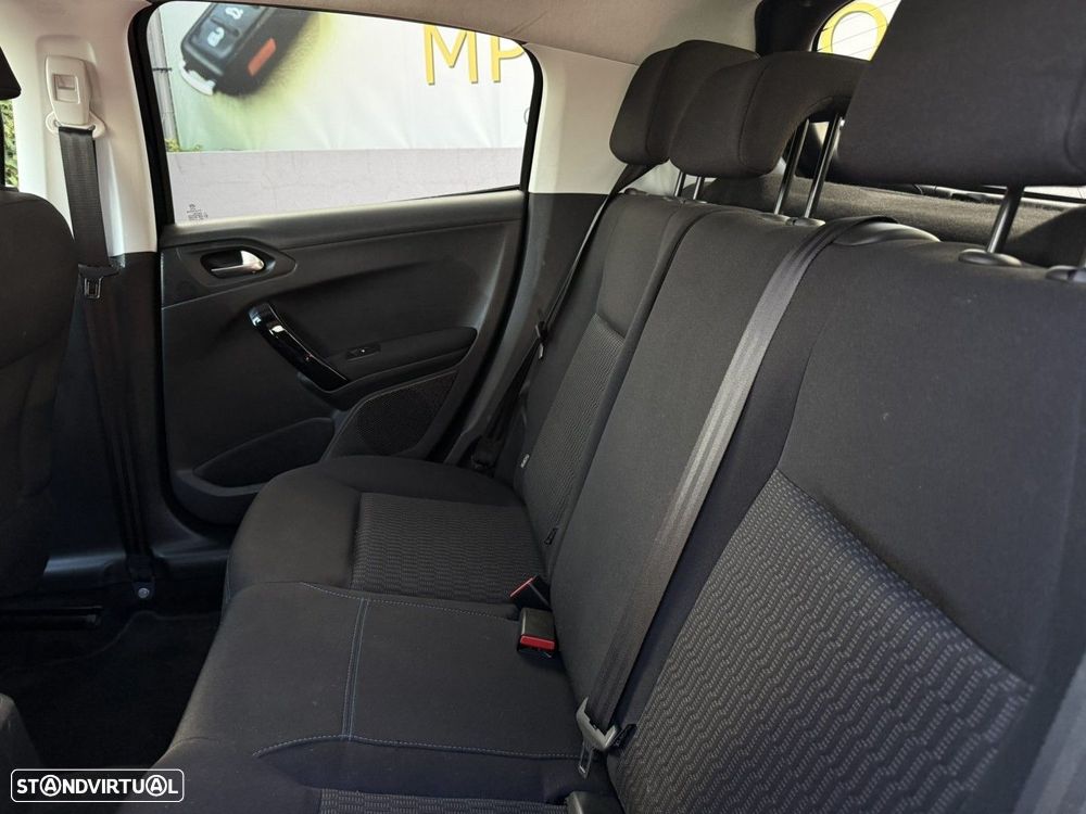 Peugeot 208 PureTech 82 Start & Stop Style - 16