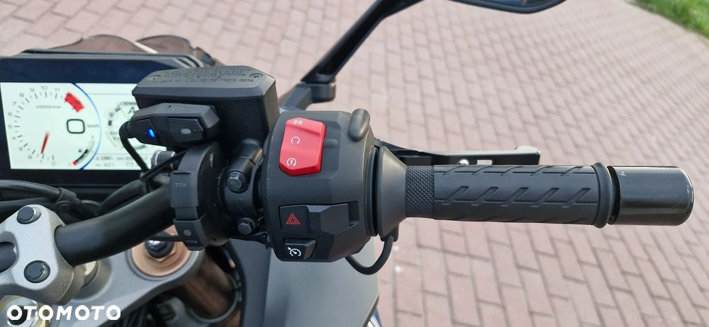 Suzuki GSX - 33