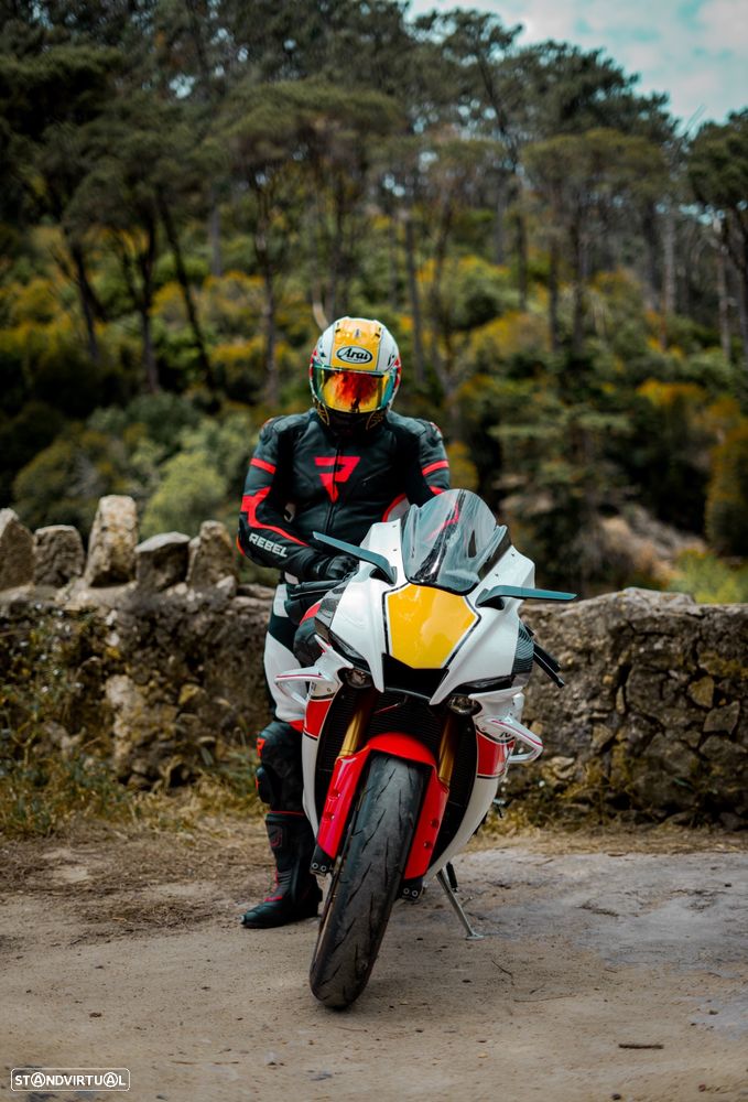 Yamaha YZF R1 - 3