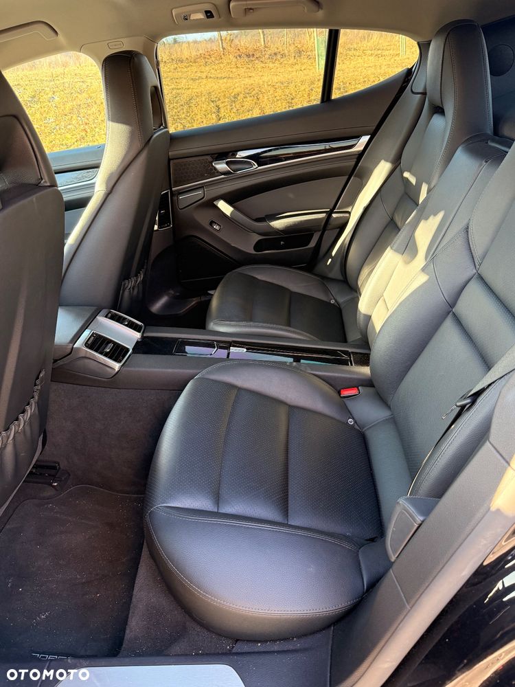 Porsche Panamera 4S - 22