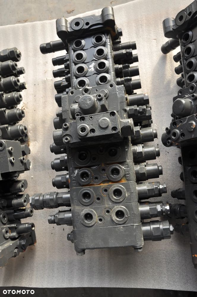 Rozdzielacz Hydrauliczny Komatsu PC 138 - 4