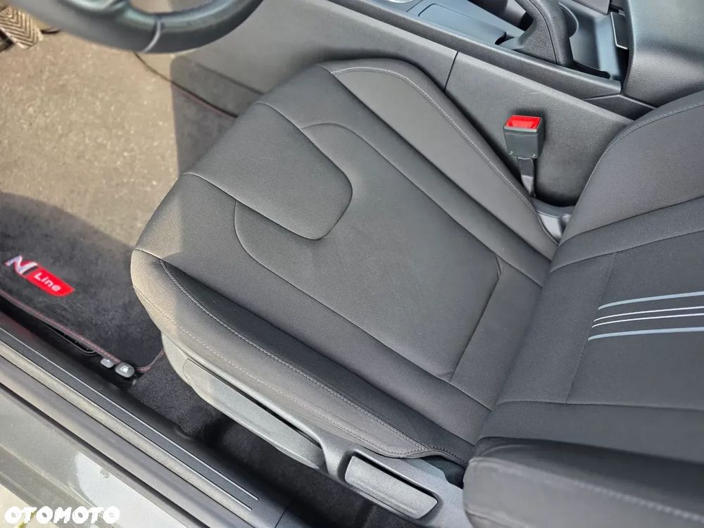 Hyundai Elantra - 32