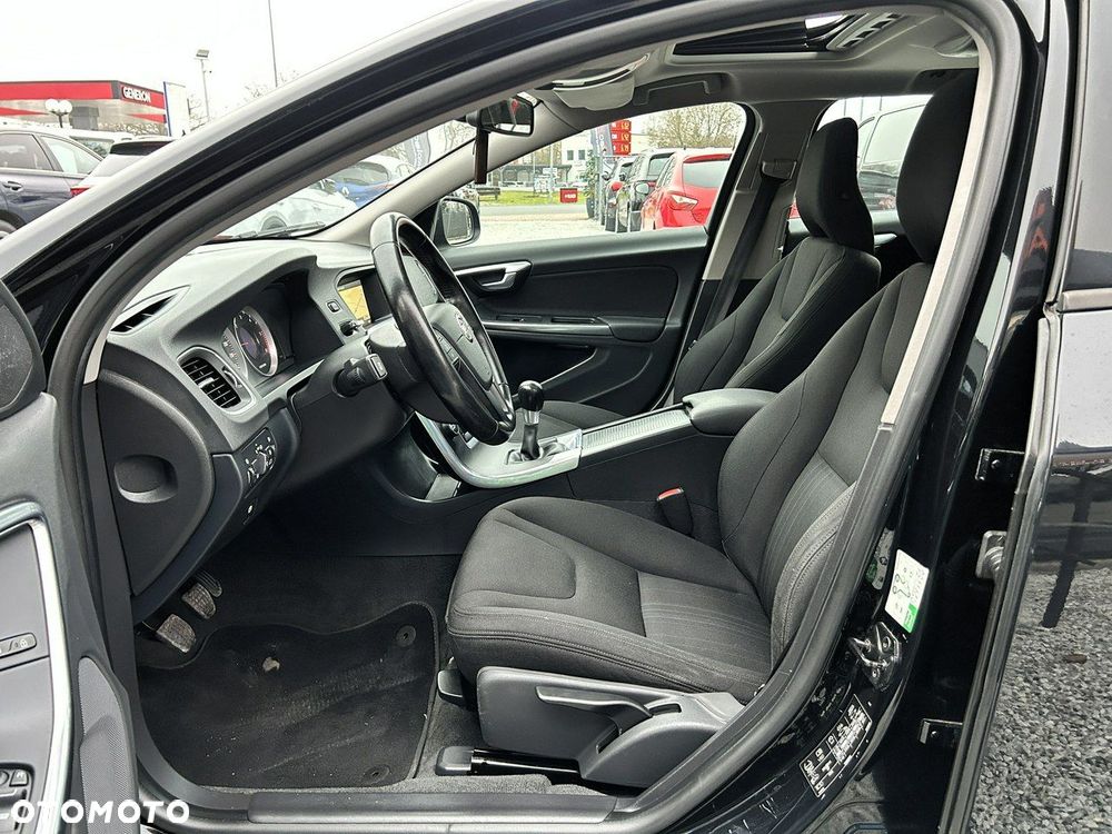 Volvo V60 D2 Momentum - 11