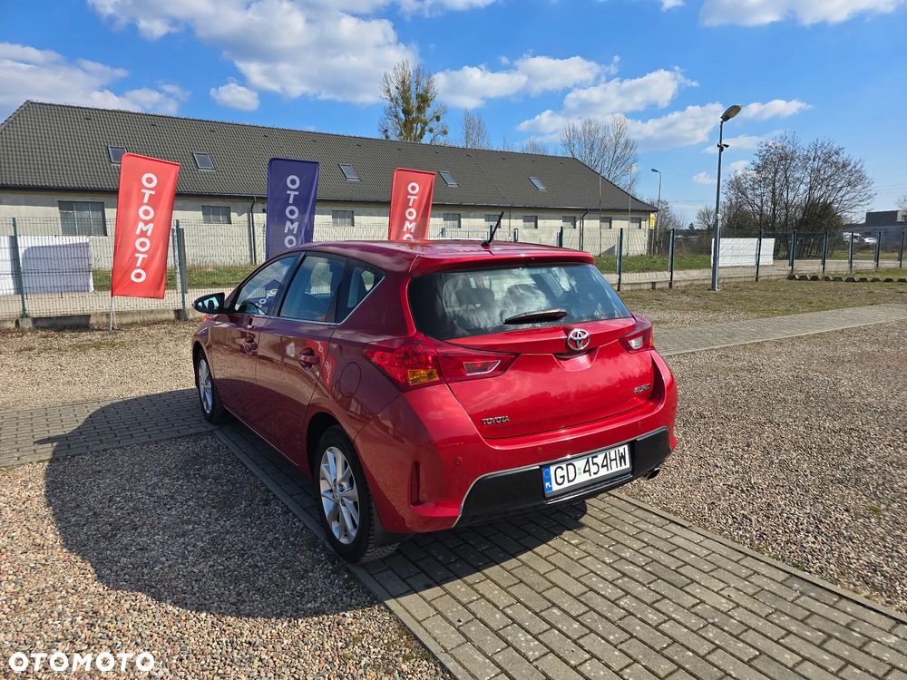 Toyota Auris 1.6 Premium + - 8