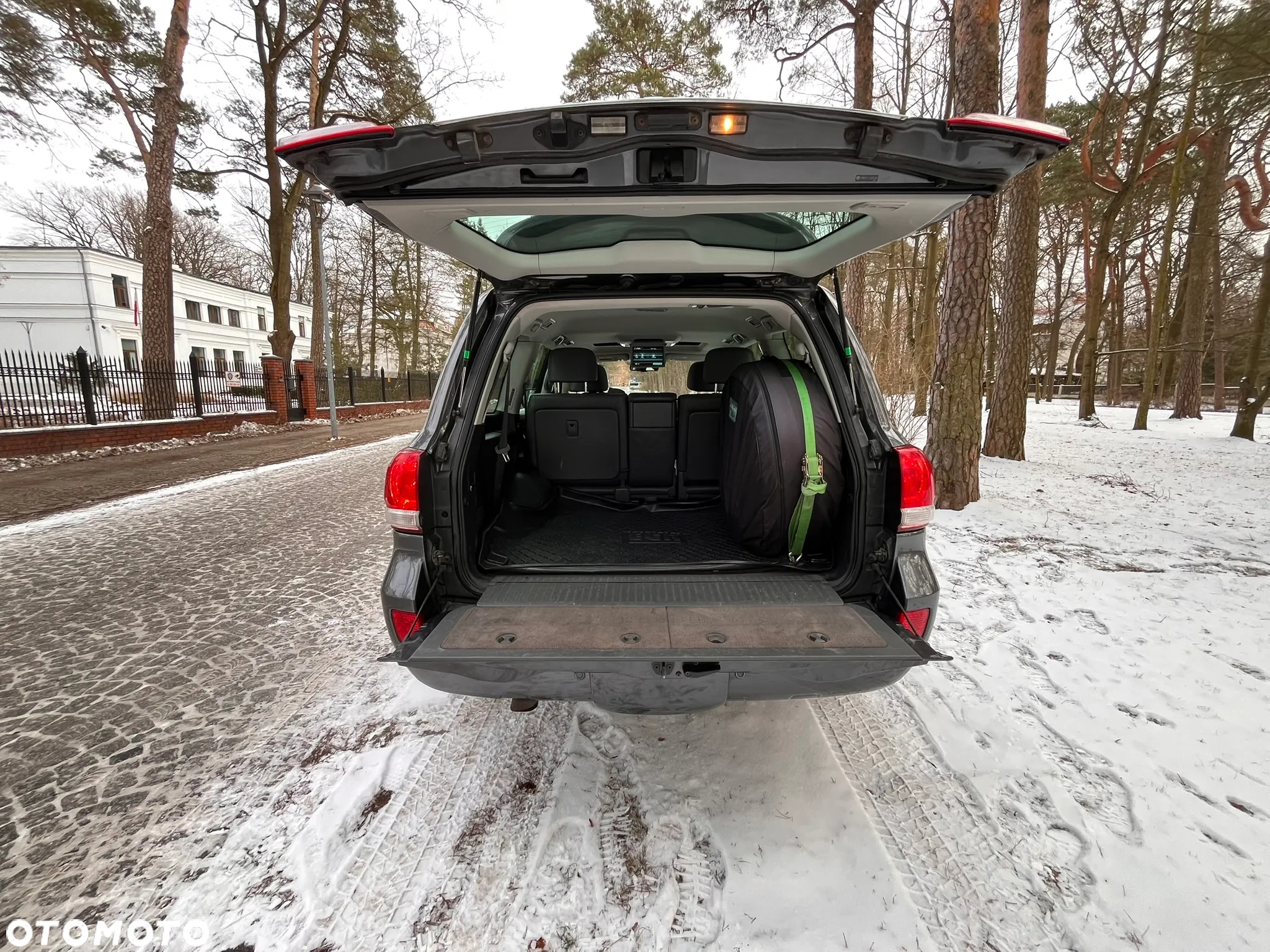 Toyota Land Cruiser - 19