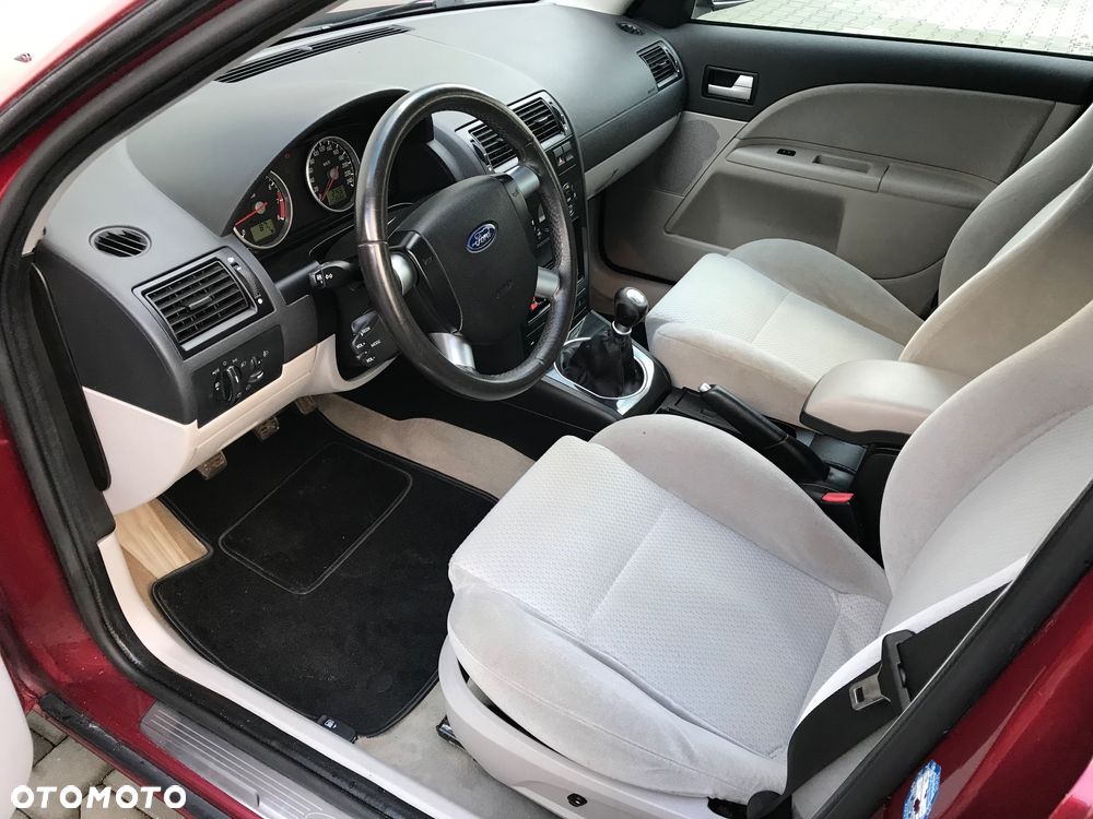 Ford Mondeo 1.8 Ghia - 12
