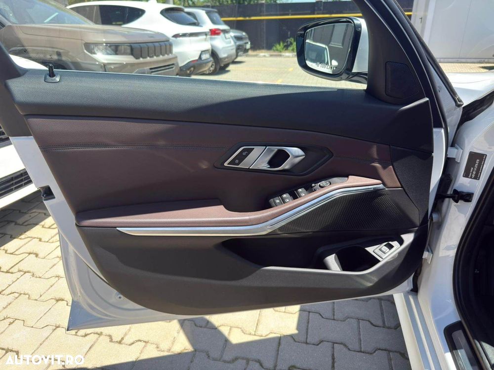 BMW Seria 3 320d xDrive AT MHEV - 14