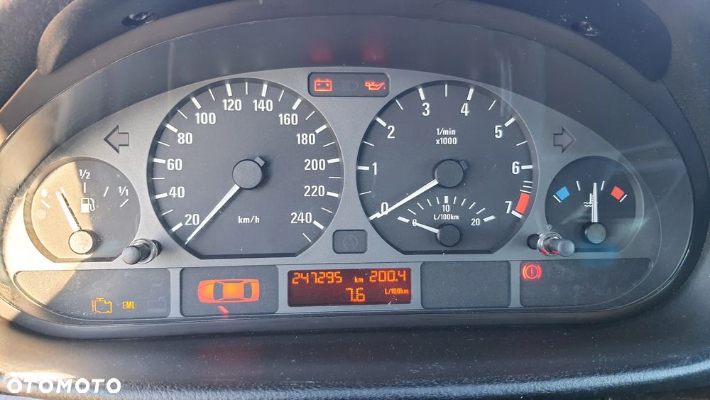 BMW Seria 3 318i - 8