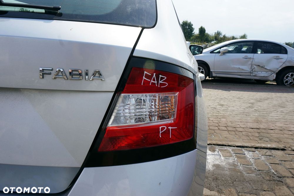 LAMPA TYLNA PRAWA FABIA III NJ3 5D HB  SKODA 2014-2018 - 2