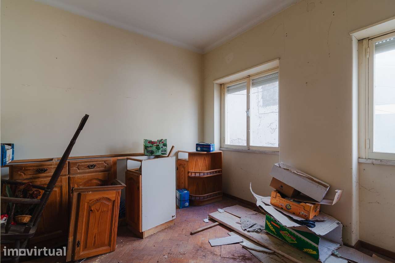 Prédio / 3 Pisos / Investimento /  Centro de Leiria - Grande imagem: 2/33