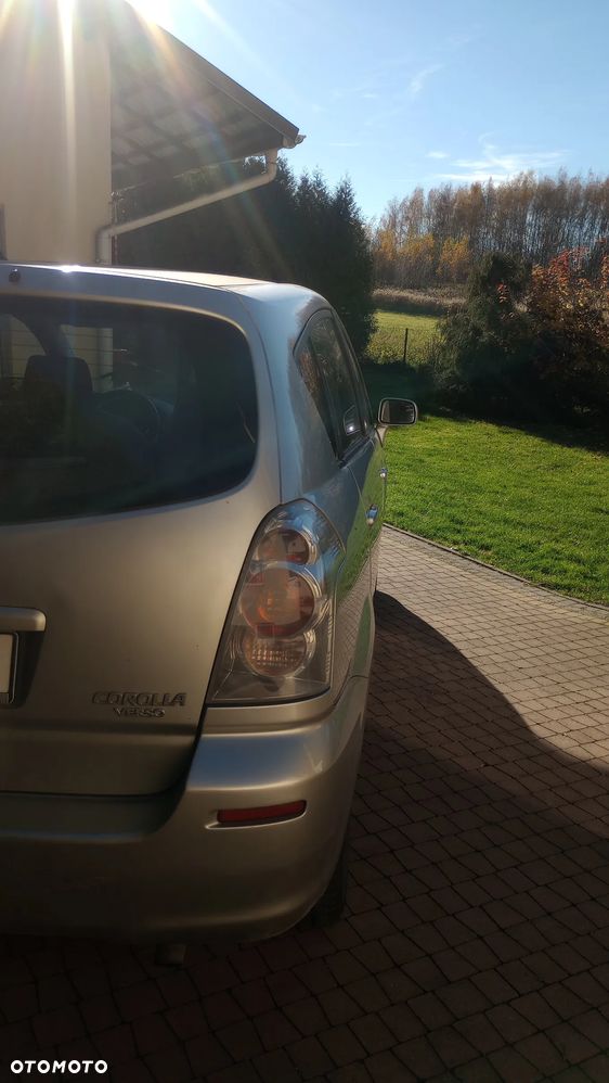 Toyota Corolla Verso 2.0 D-4D Sol - 6