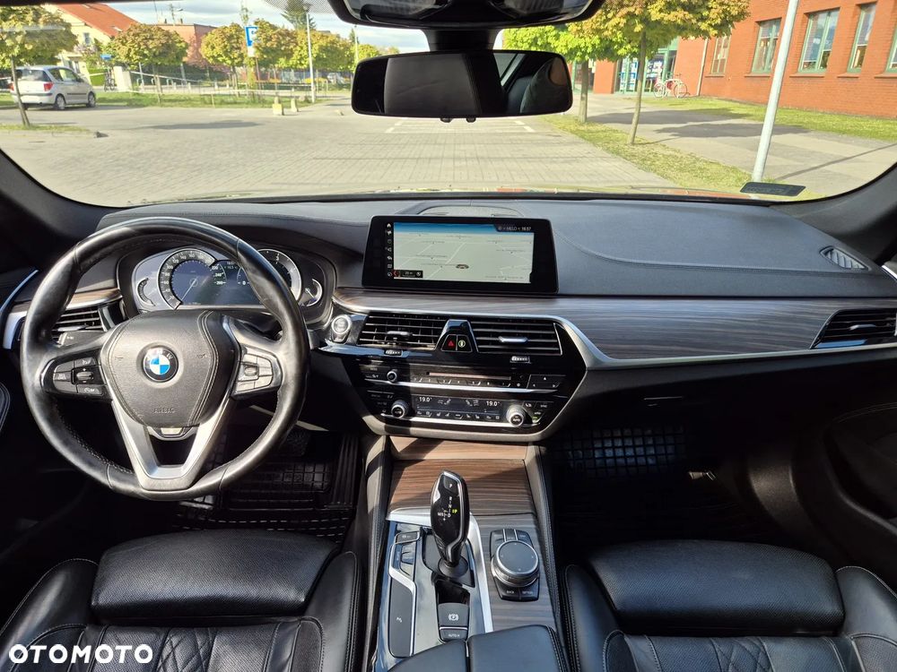 BMW Seria 5 520d xDrive Luxury Line sport - 9