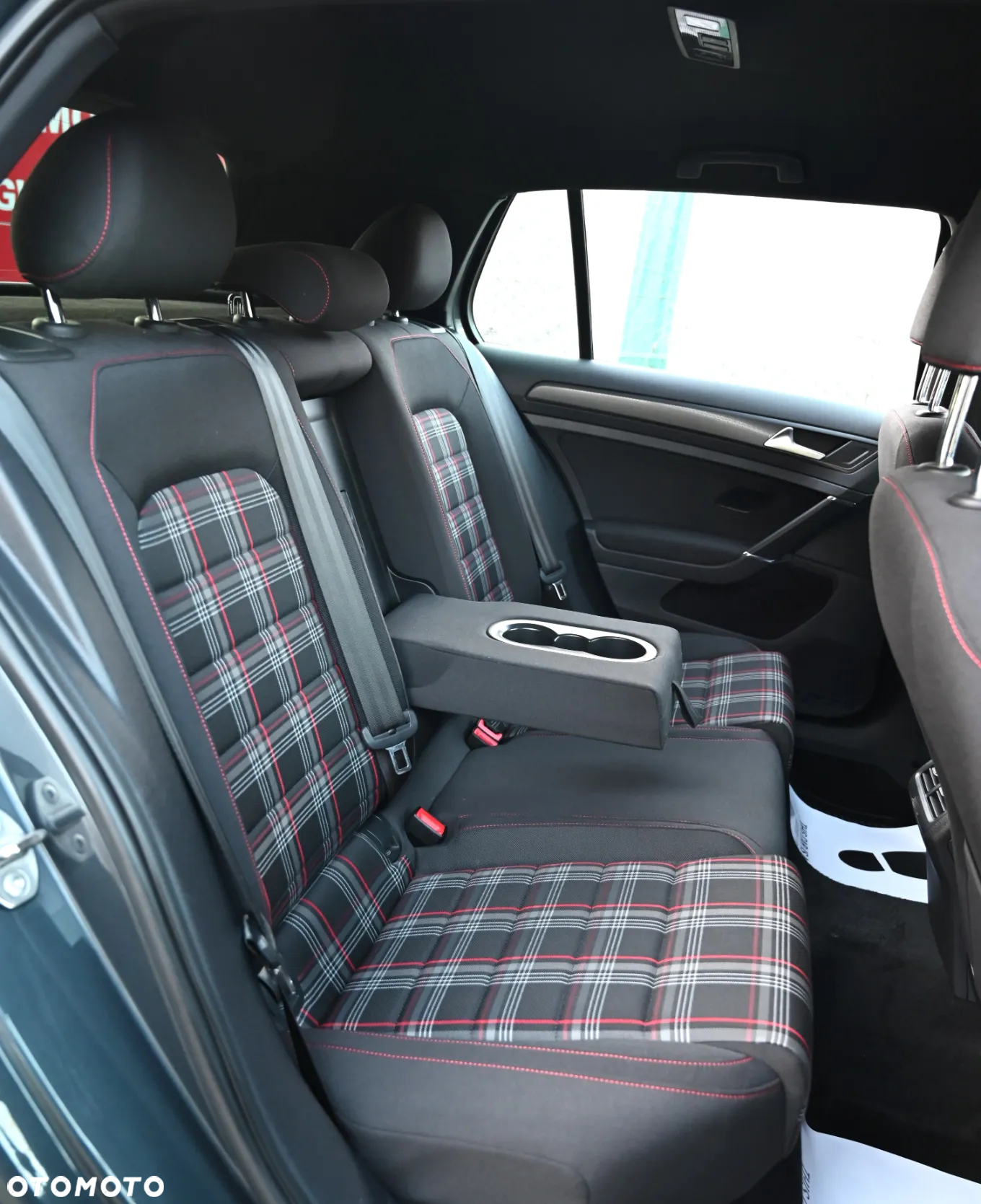 Volkswagen Golf - 34