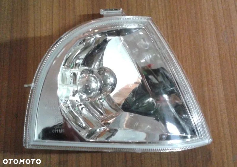 Migacz przedni prawy pasuje do Skoda Octavia I - 1