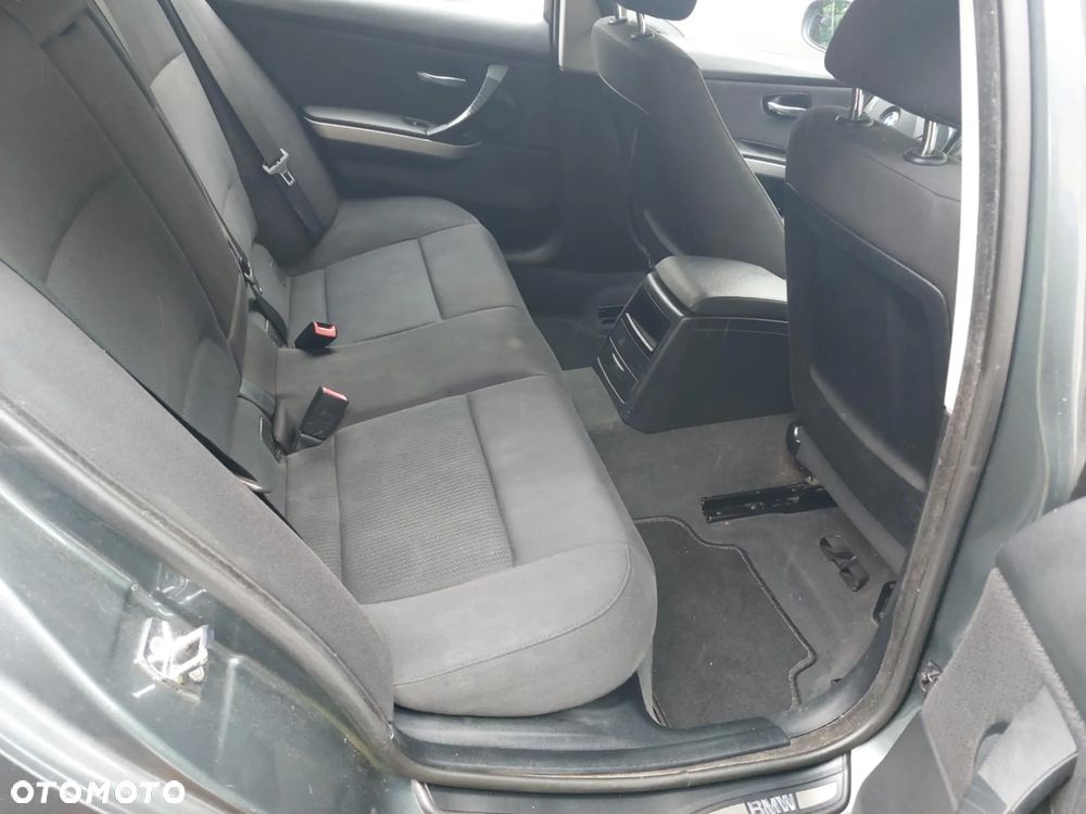 BMW Seria 3 318i - 14