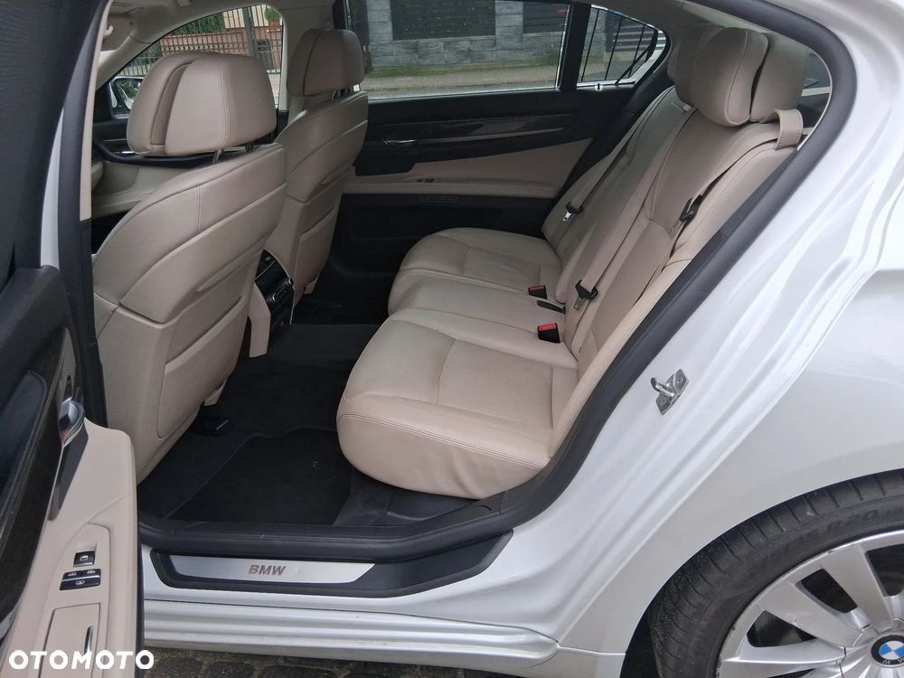 BMW Seria 7 750Li xDrive - 11