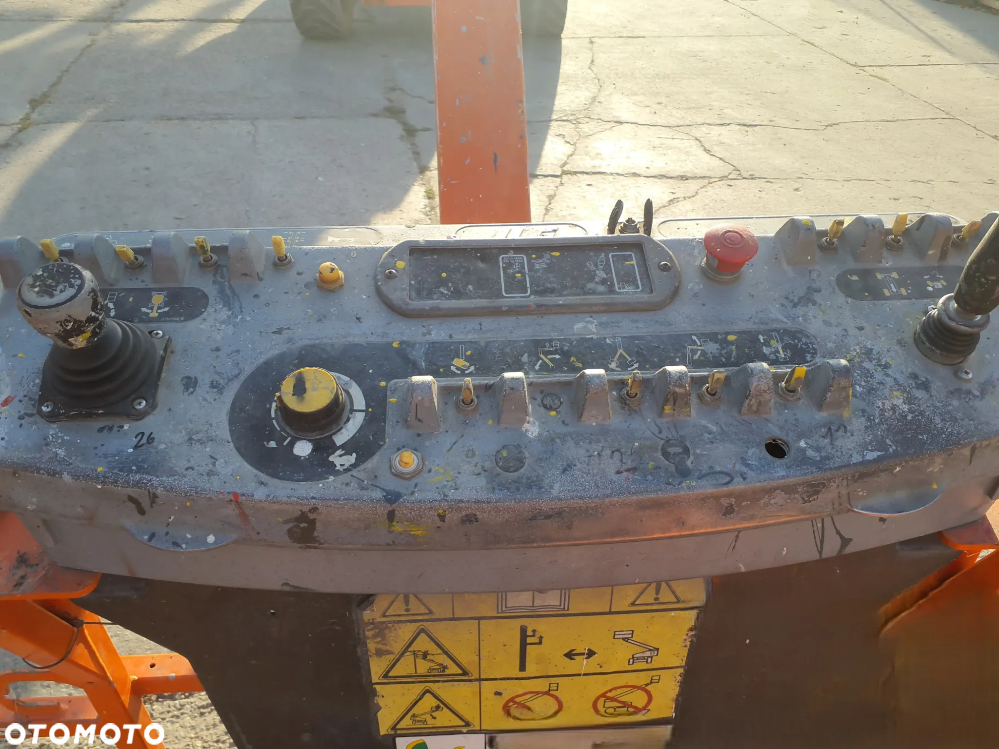 JLG 1200SJP - 12