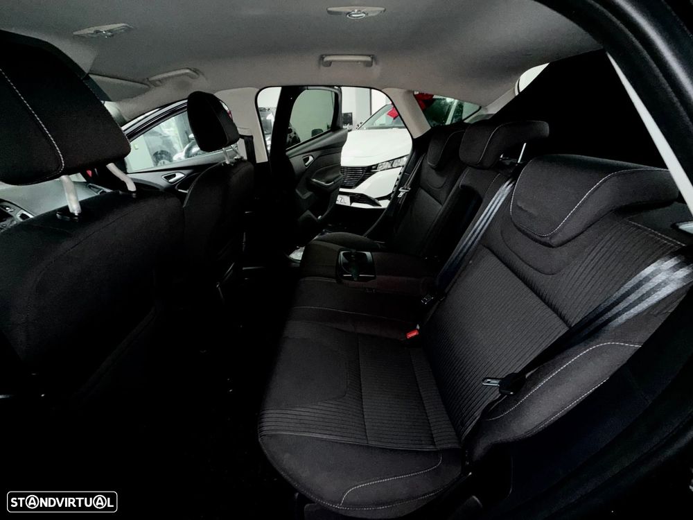 Ford Focus 1.0 SCTi Titanium - 8