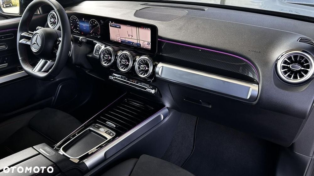 Mercedes-Benz GLB 200 AMG Line 7G-DCT - 24