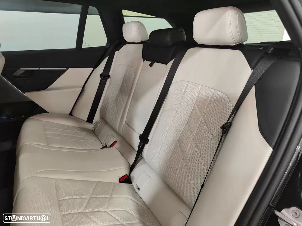 BMW i5 Touring eDrive40 - 41