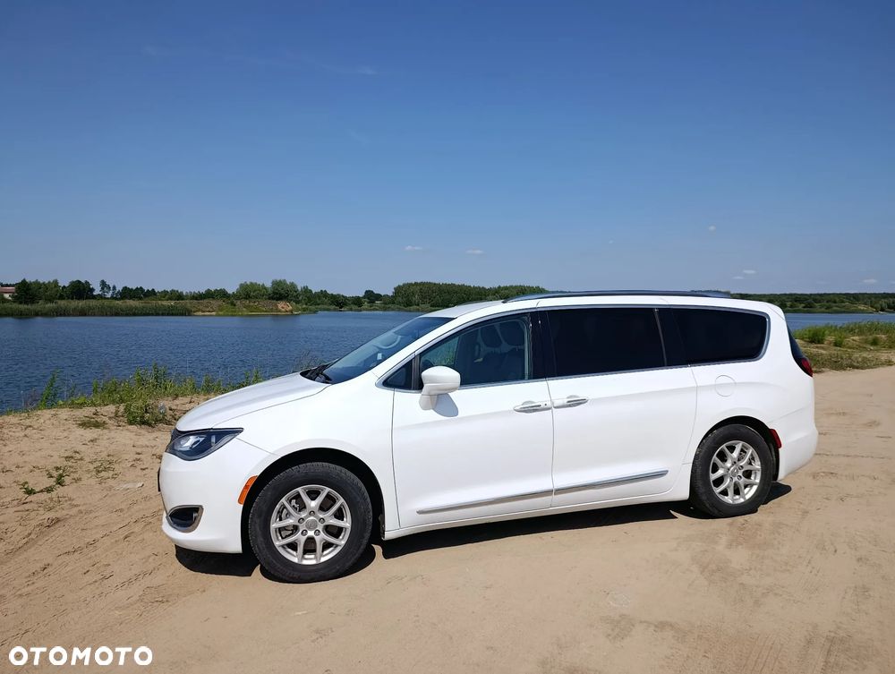 Chrysler Pacifica - 2