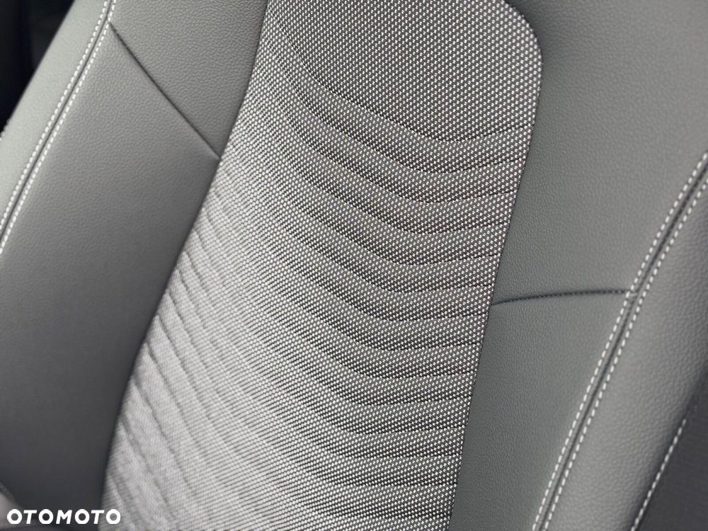 Mercedes-Benz GLA - 12