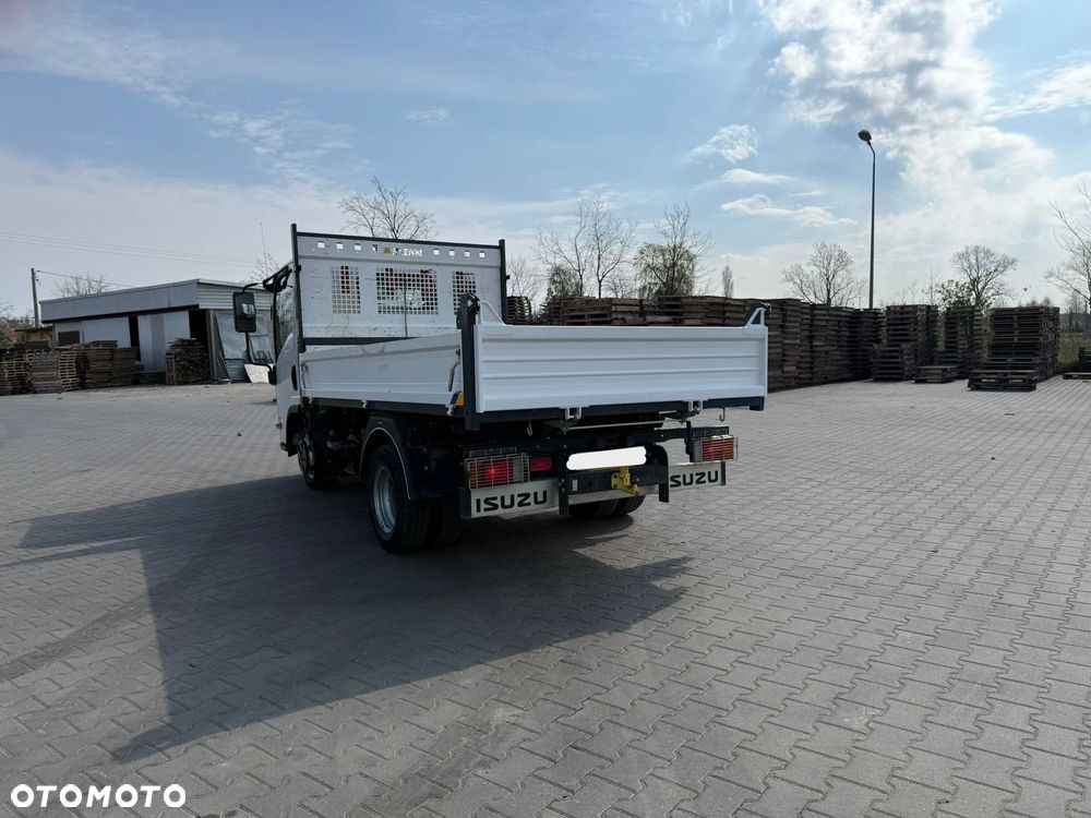 Isuzu N1R - 4