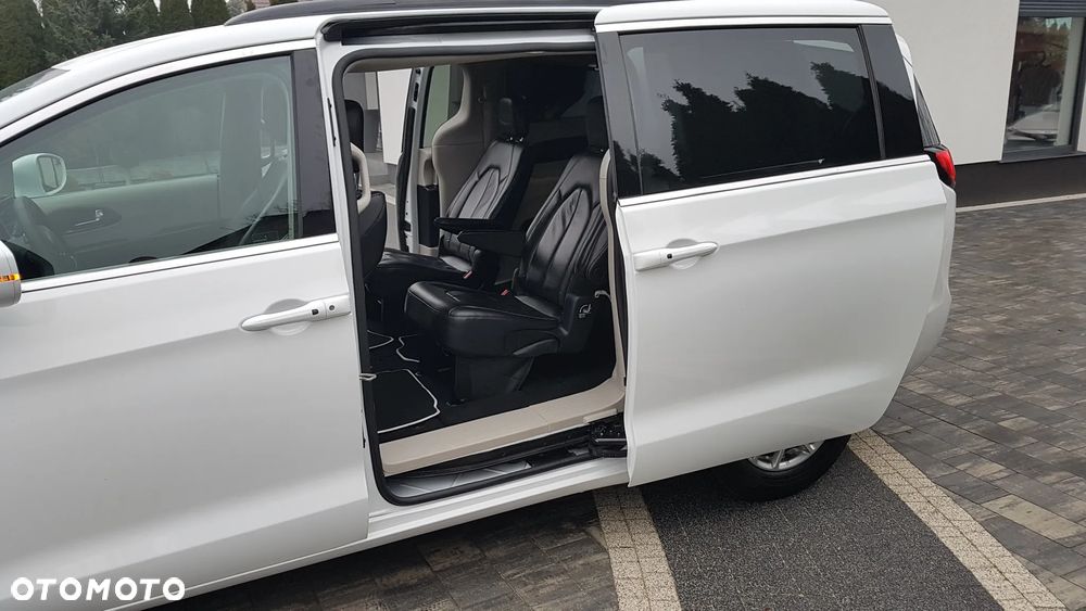 Chrysler Pacifica - 10