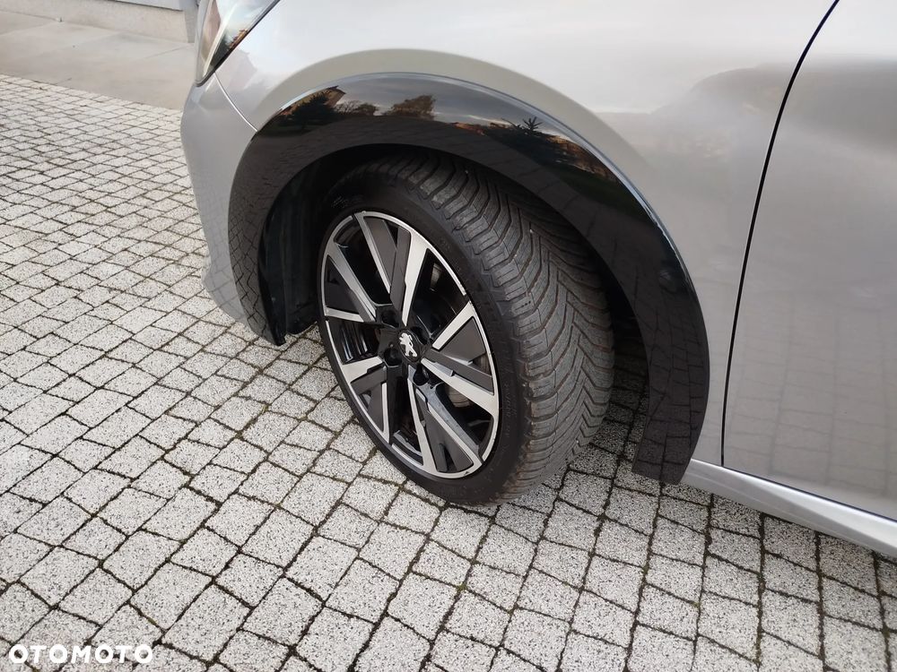 Peugeot 208 PureTech 100 GT - 38