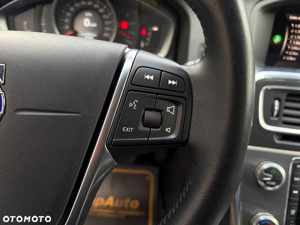 Volvo V60 D3 Geartronic Momentum Pro - 24