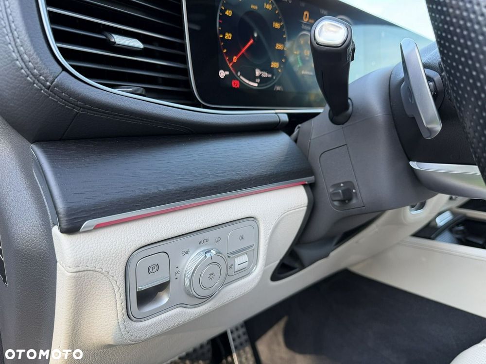 Mercedes-Benz GLS - 23