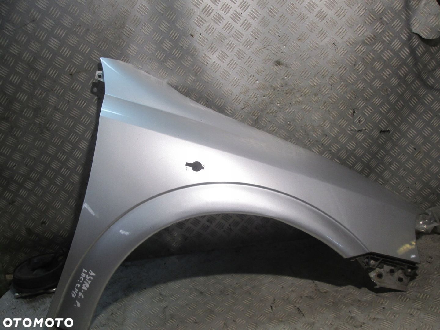 PRAWY BŁOTNIK PRZEDNI OPEL ASTRA G Z147 1998-2005 SREBRNY - 1