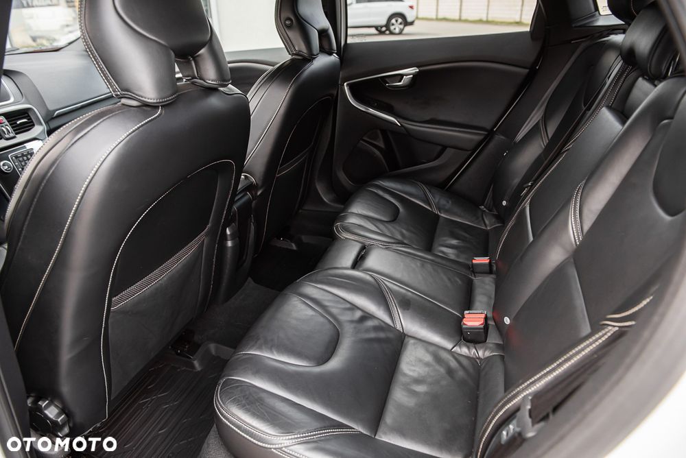 Volvo V40 T4 R-Design - 25