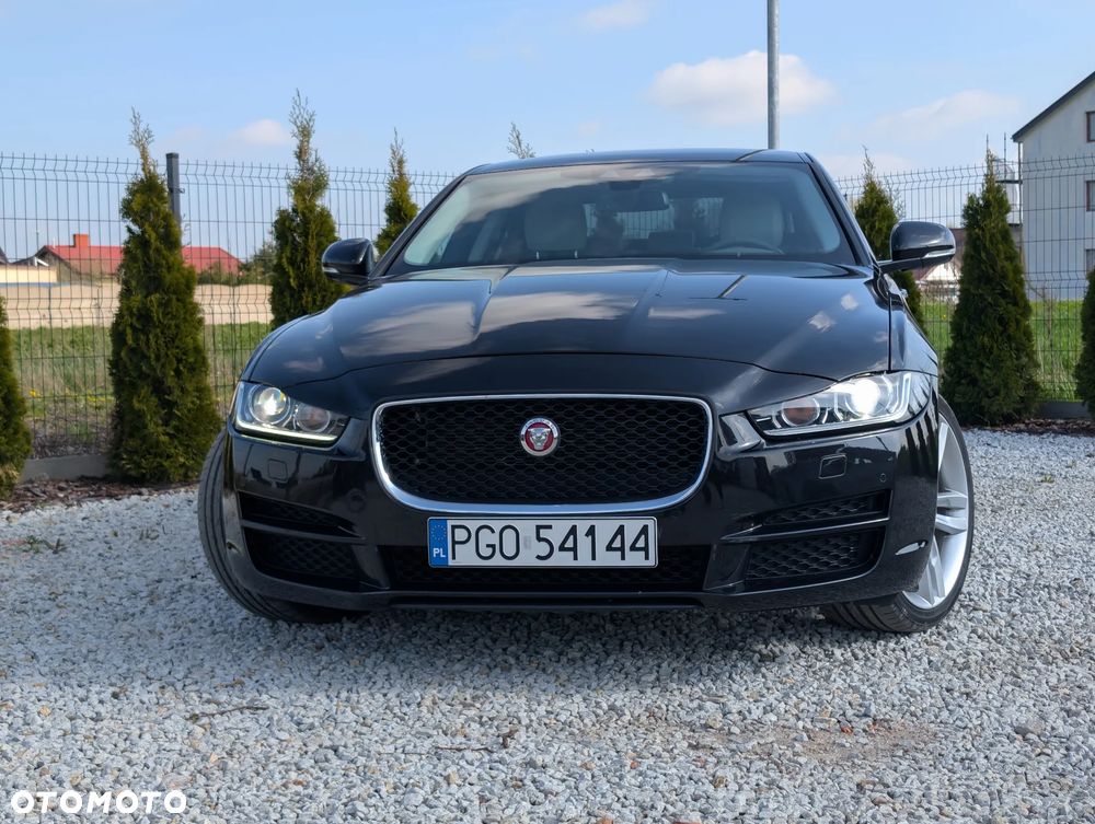 Jaguar XE 2.0 T Prestige - 3