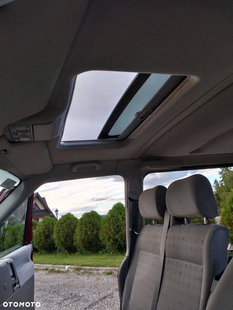 Volkswagen Caravelle - 24