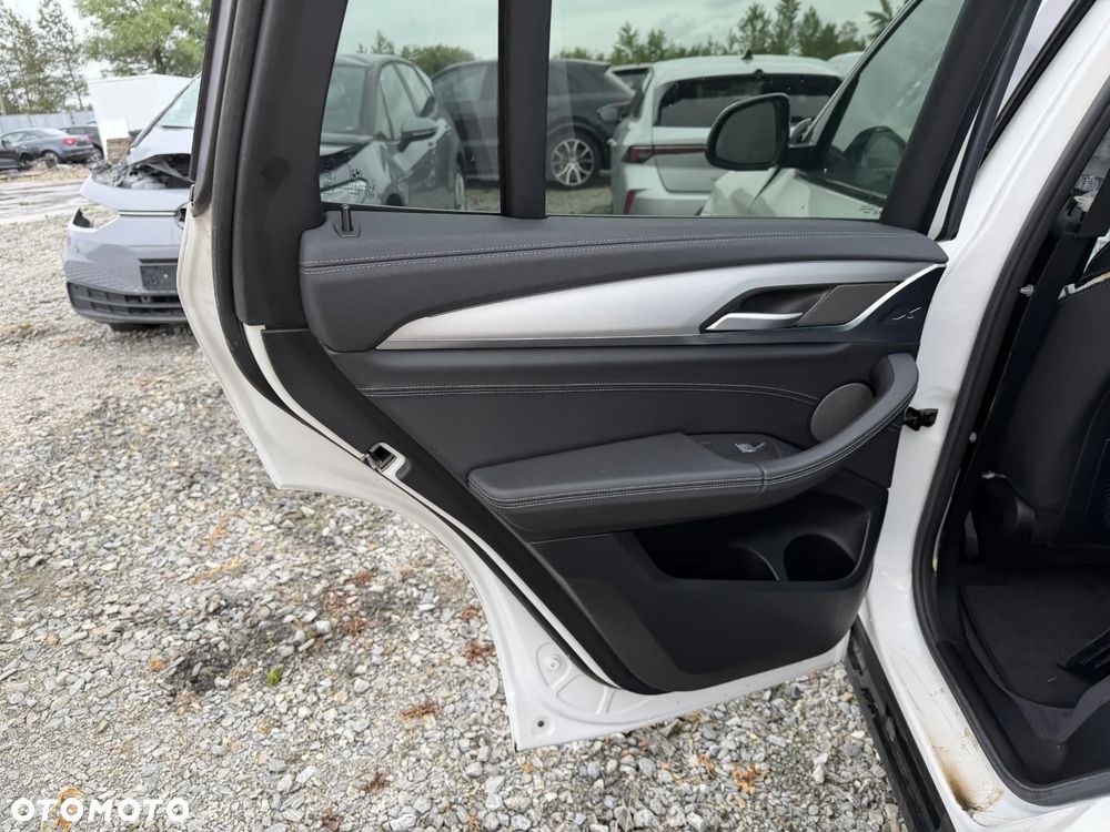 BMW iX3 Impressive - 13