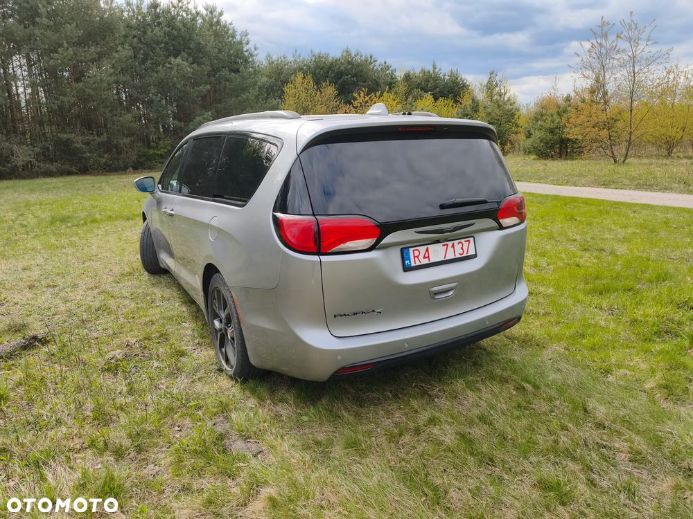 Chrysler Pacifica - 10