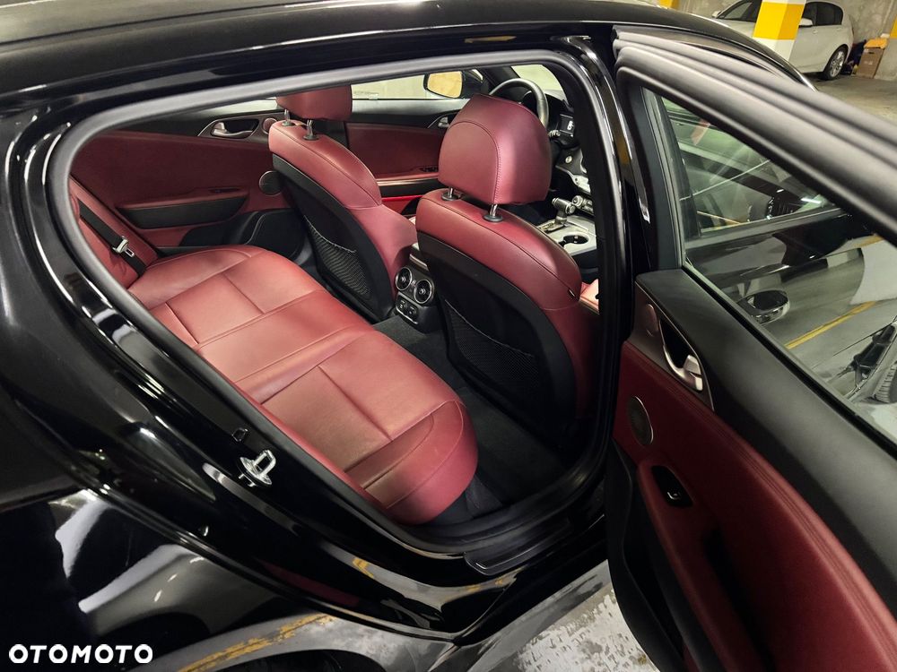 Kia Stinger - 15
