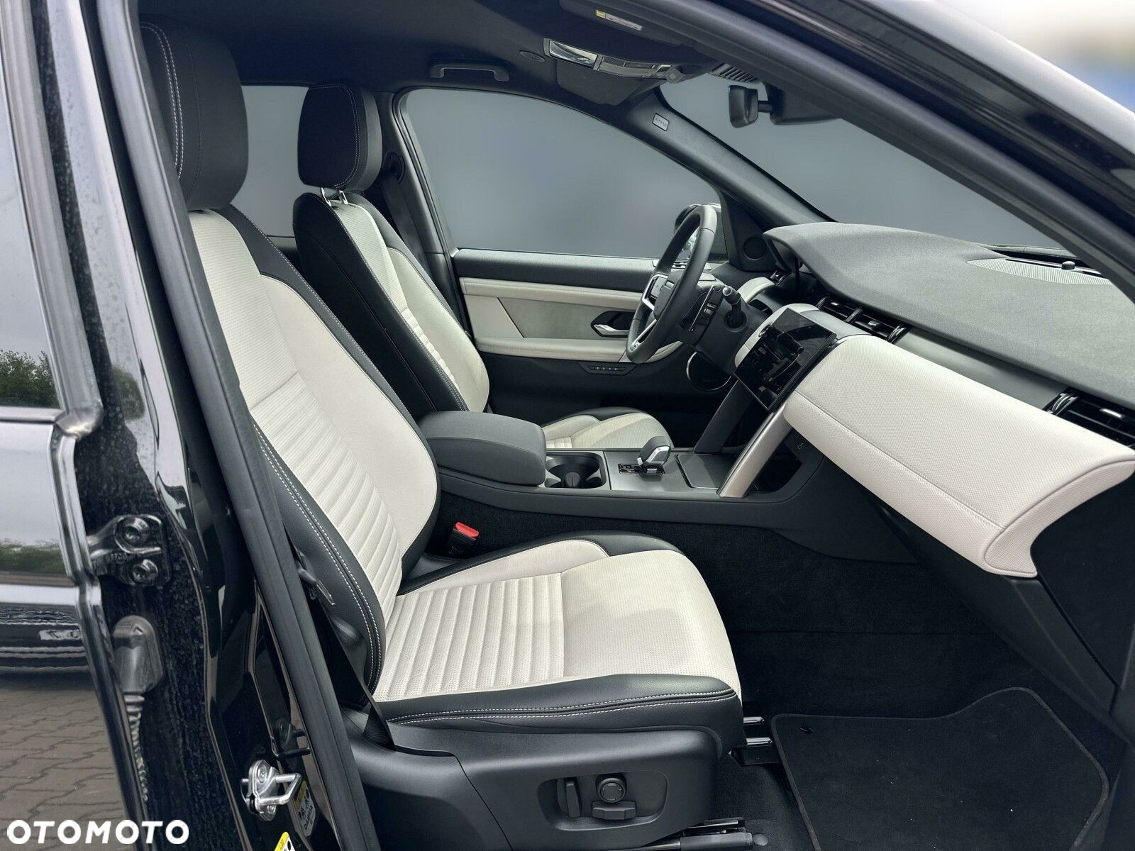 Land Rover Discovery Sport - 12