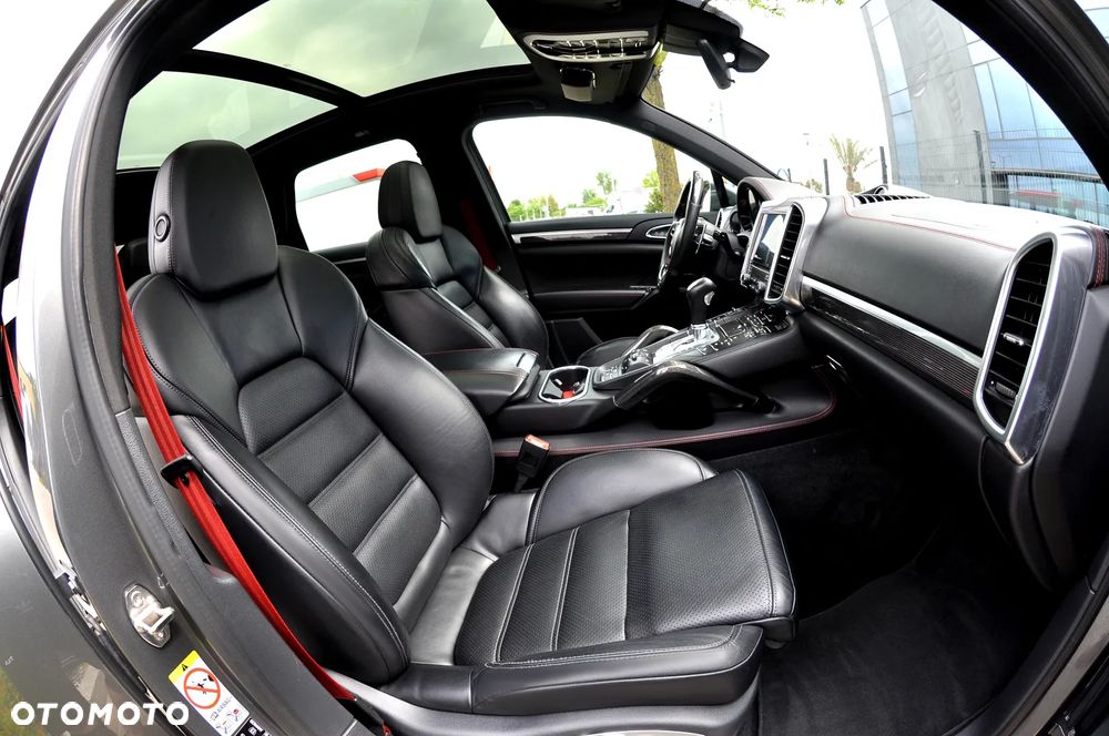 Porsche Cayenne - 25