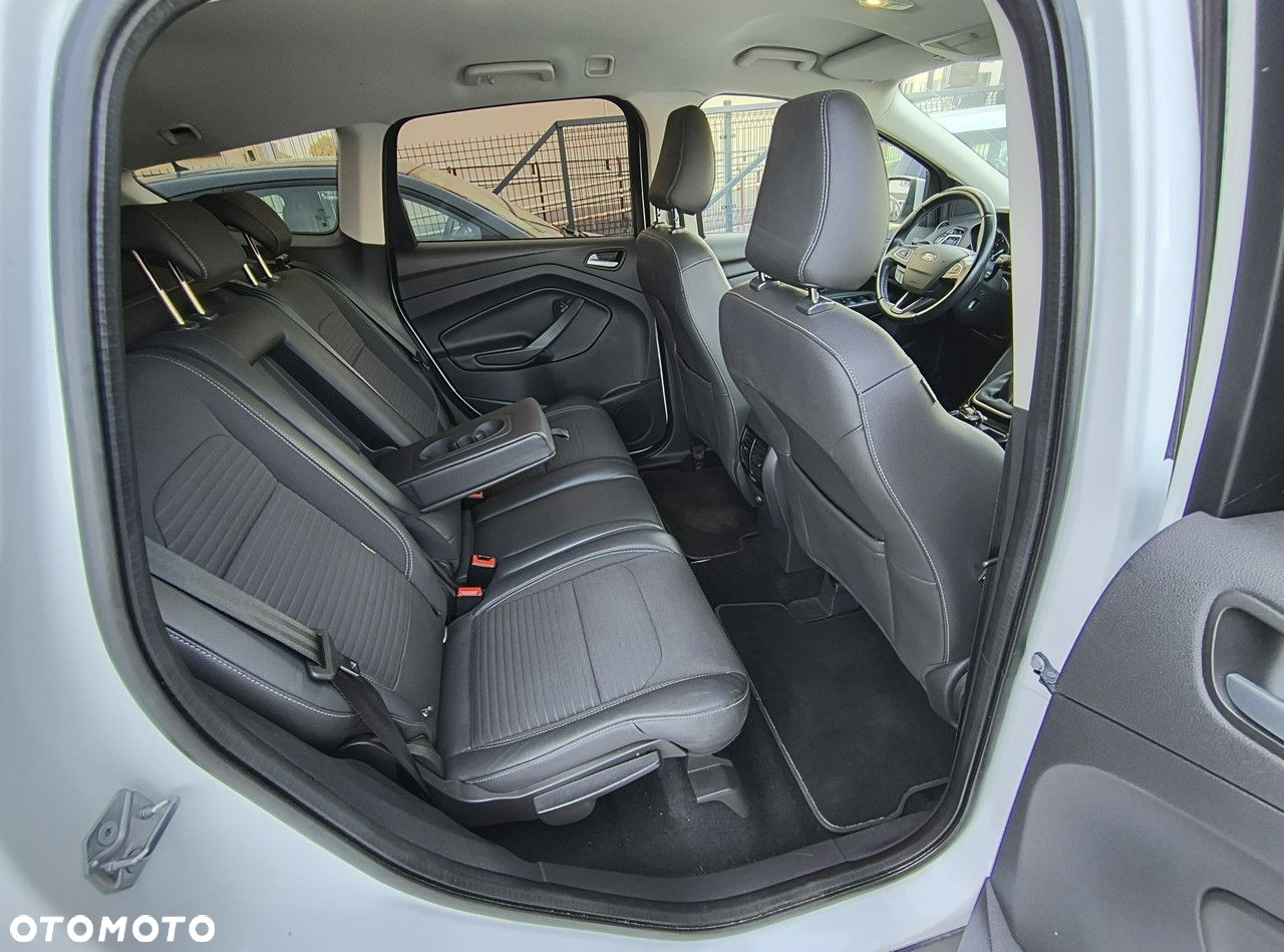 Ford Kuga 1.5 EcoBoost 2x4 Titanium - 18