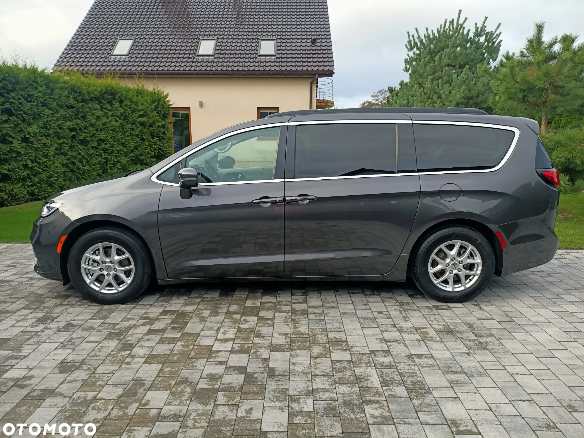 Chrysler Pacifica - 8
