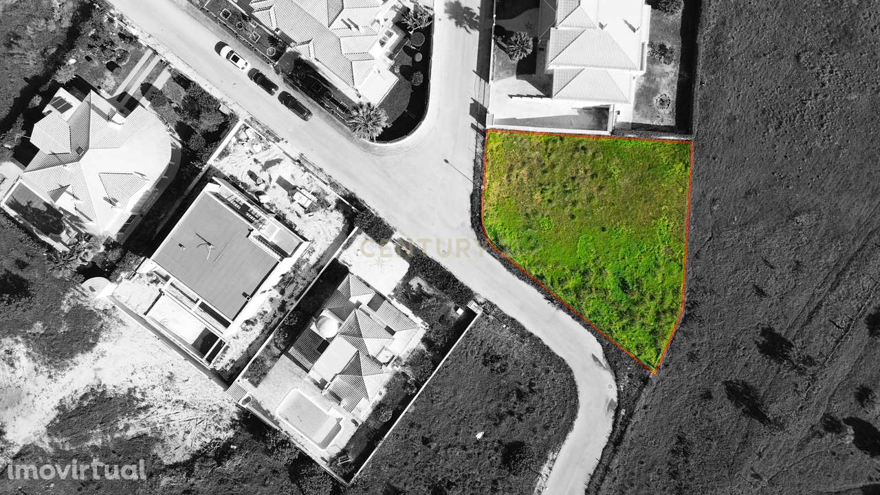 Lote urbano com projeto para moradia contemporânea com piscina - Grande imagem: 3/11