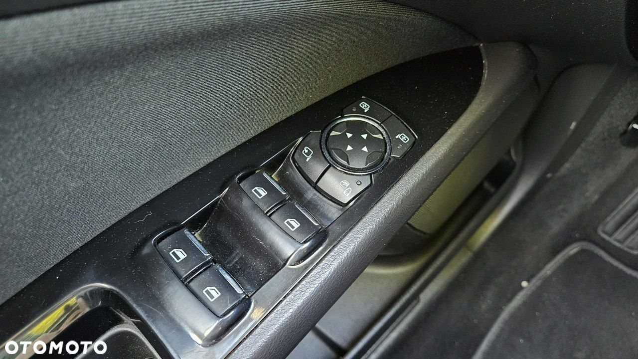Ford Mondeo - 38