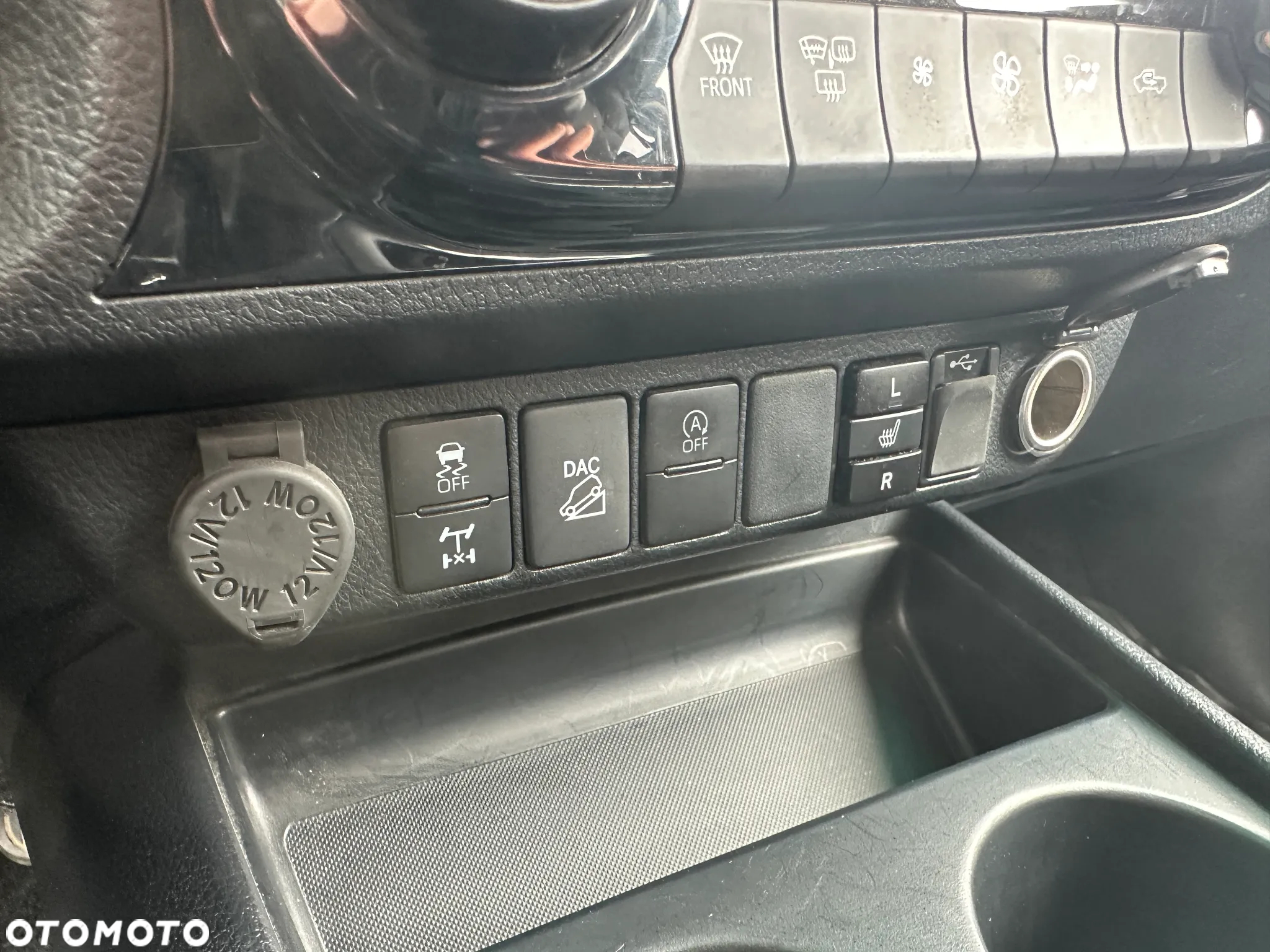 Toyota Hilux 2.8 D-4D Double Cab SR5+ 4x4 - 25