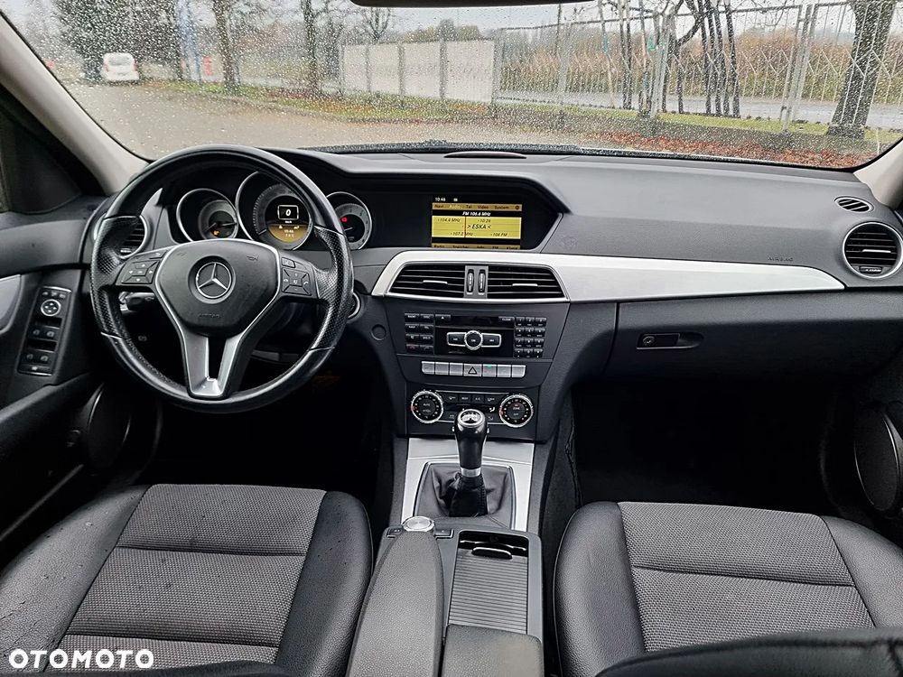 Mercedes-Benz Klasa C 180 CGI BlueEFFICIENCY Avantgarde - 23